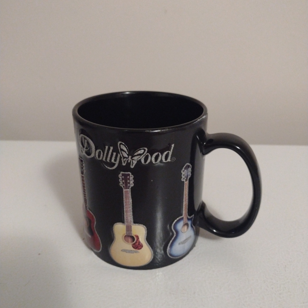 Dollywood Dolly Parton guitar 16 oz. Coffee mug good condition